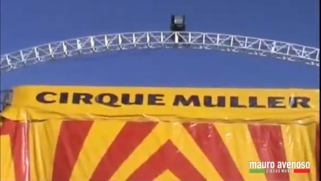Le montage du chapiteau du Cirque Muller (Menton 2012)