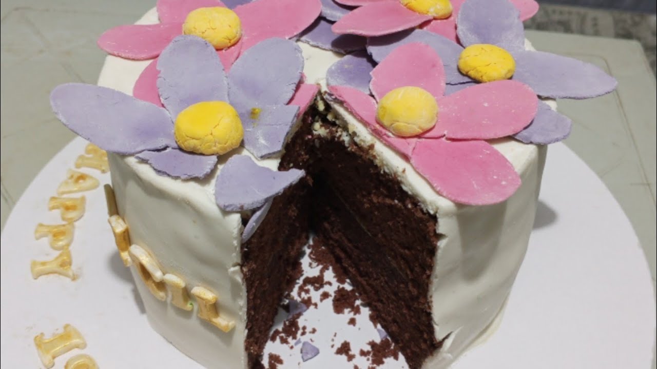 SIMPLE BIRTHDAY CAKE FOR MY 19 YEAR OLD NIECE