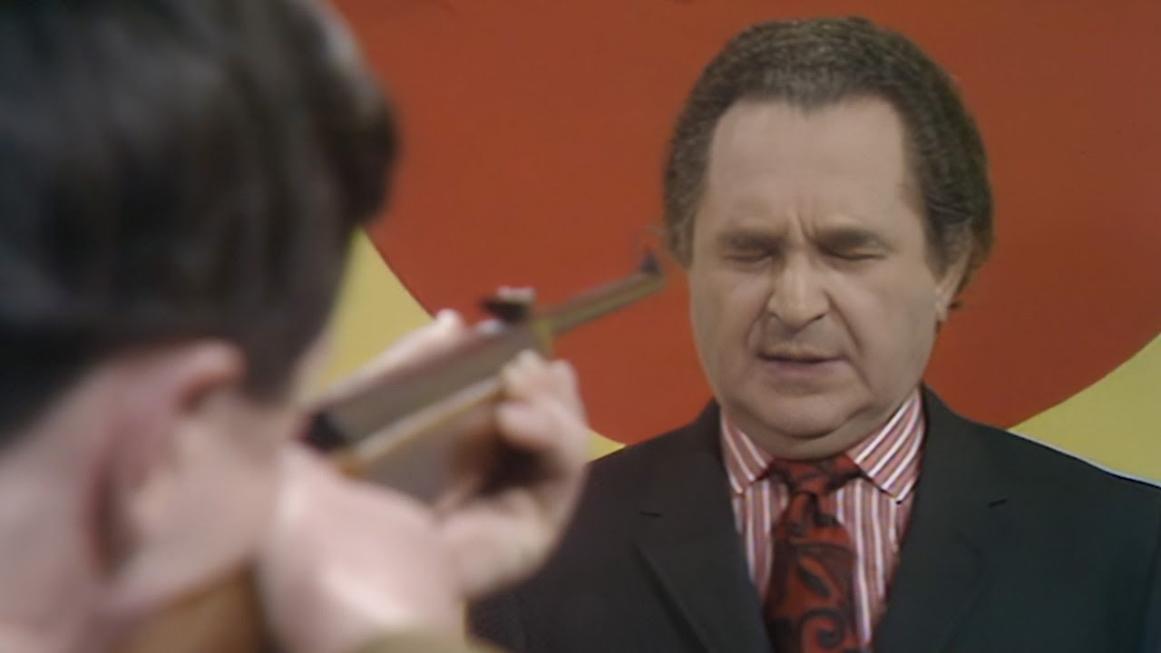 Maurice Fogel magician performs Russian Roulette