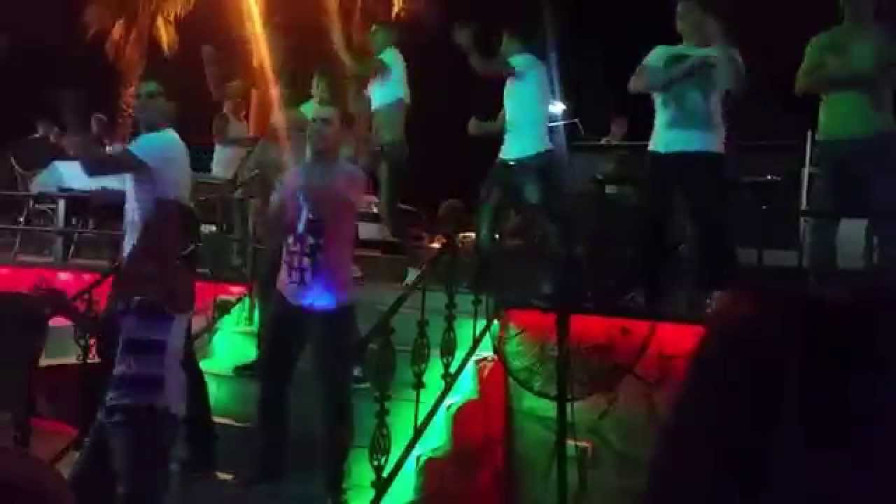 Danish guy dancing at Green River Alanya, awesomely