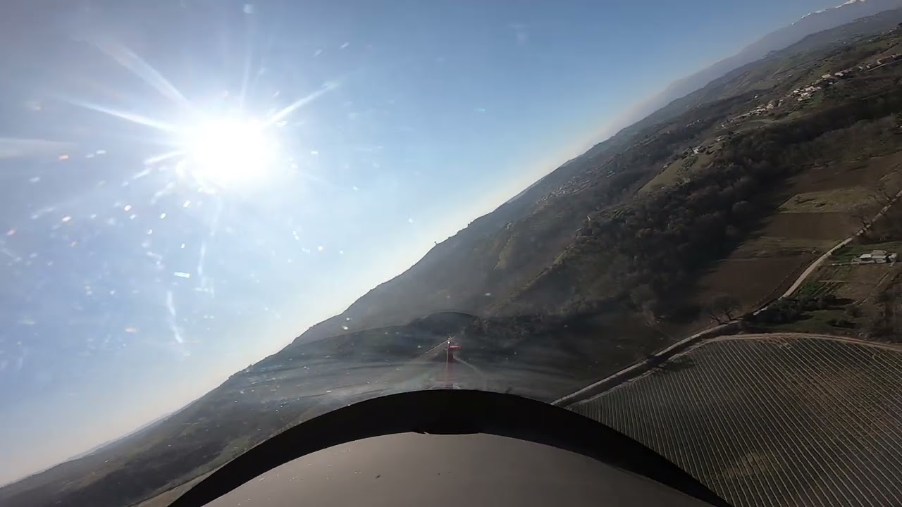 Gyrocopter MagniGyro M26: decollo e successivo touch and go su campo volo di Elice  (PE)