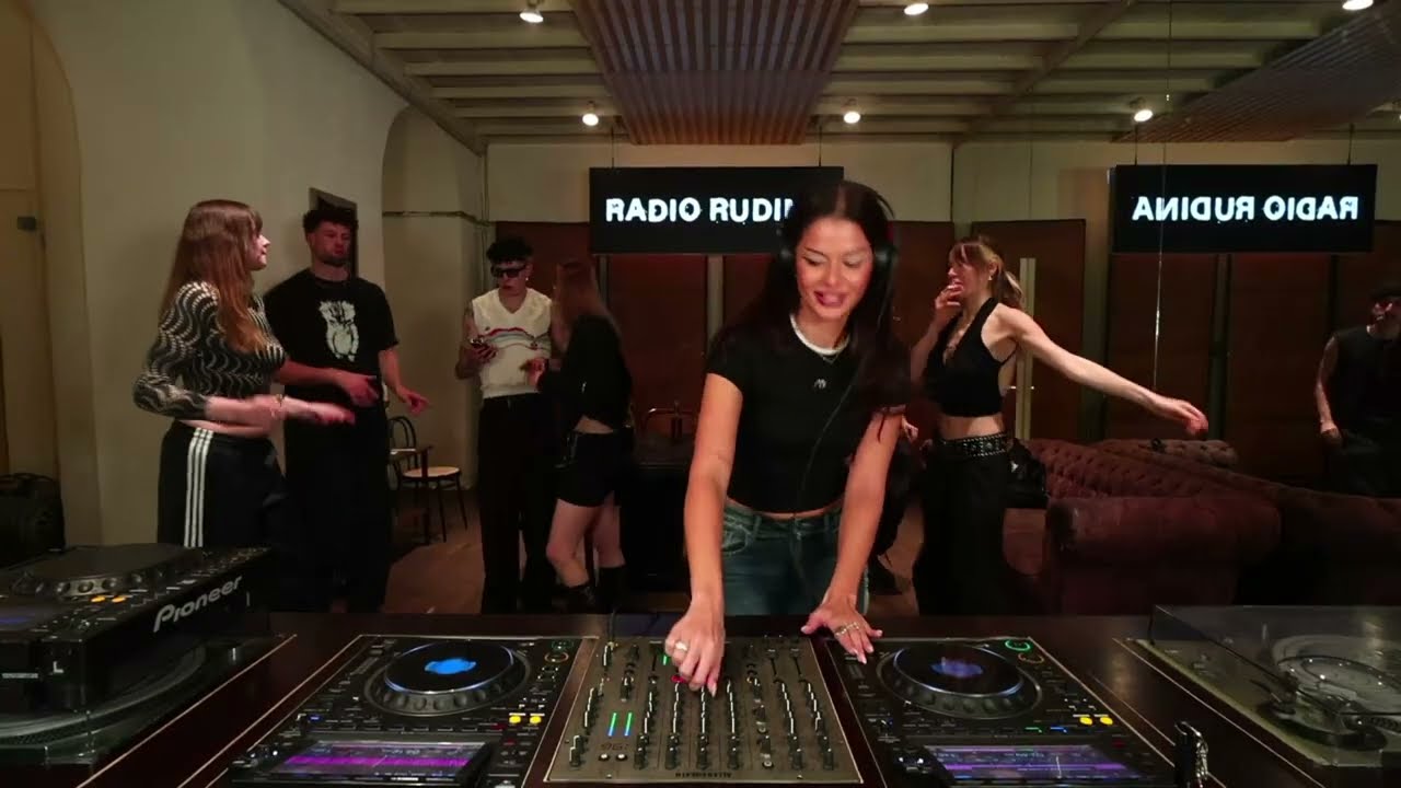 Alycia Bezgo | Radio Rudina