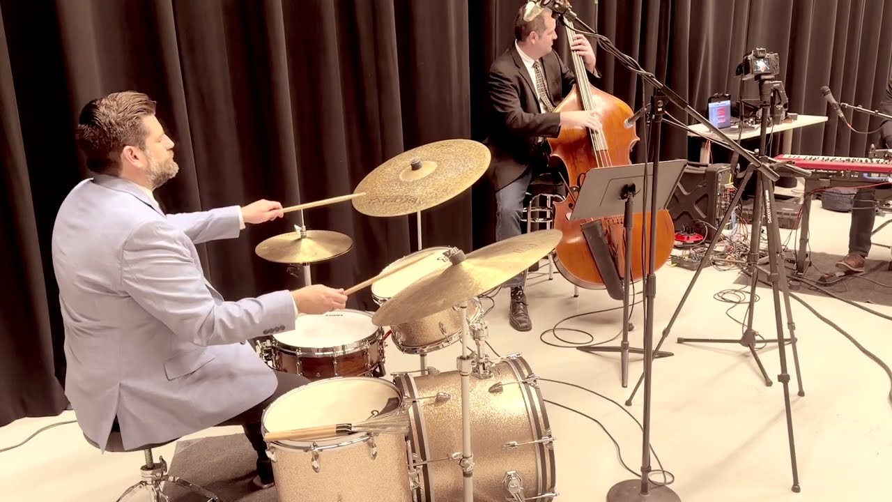 The Tim Heizer Trio   Blue Bossa