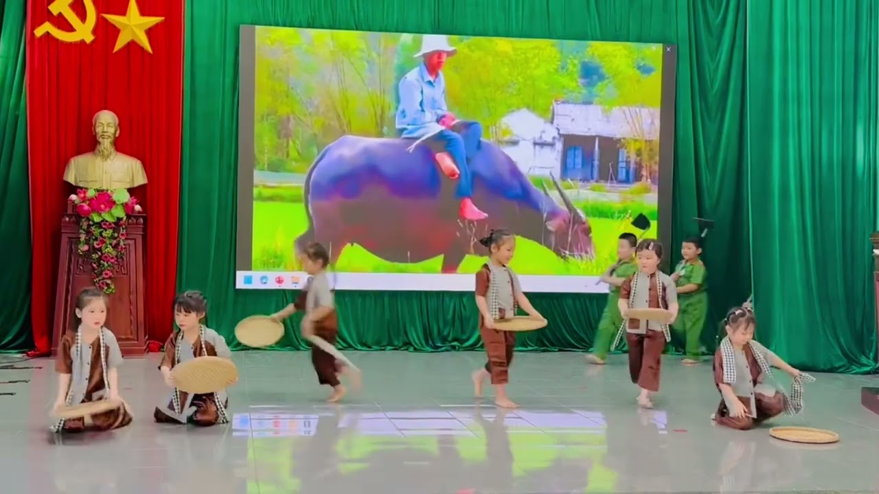 MÚA QUÊ HƯƠNG-ĐẤT NƯỚC-BÁC HỒ