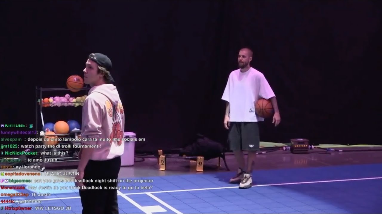 Justin Bieber FIRST EVER Stream on Twitch!