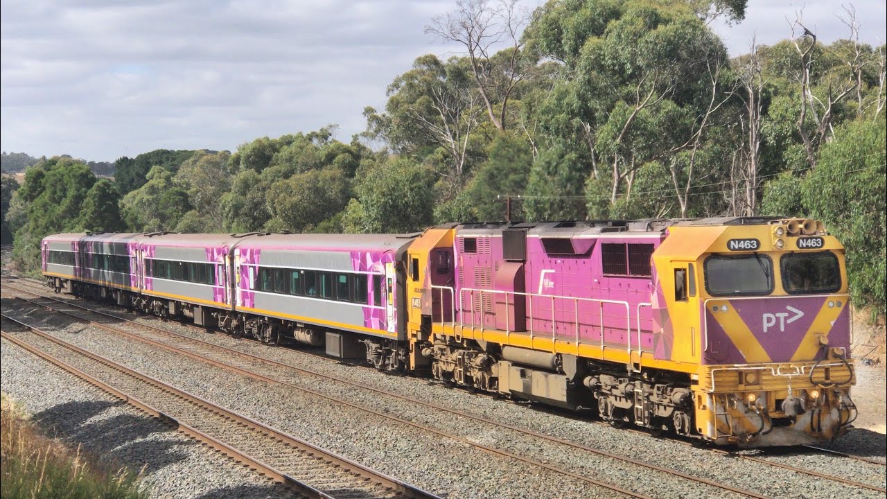 Locomotives at heathcote junction (and a sprinter)