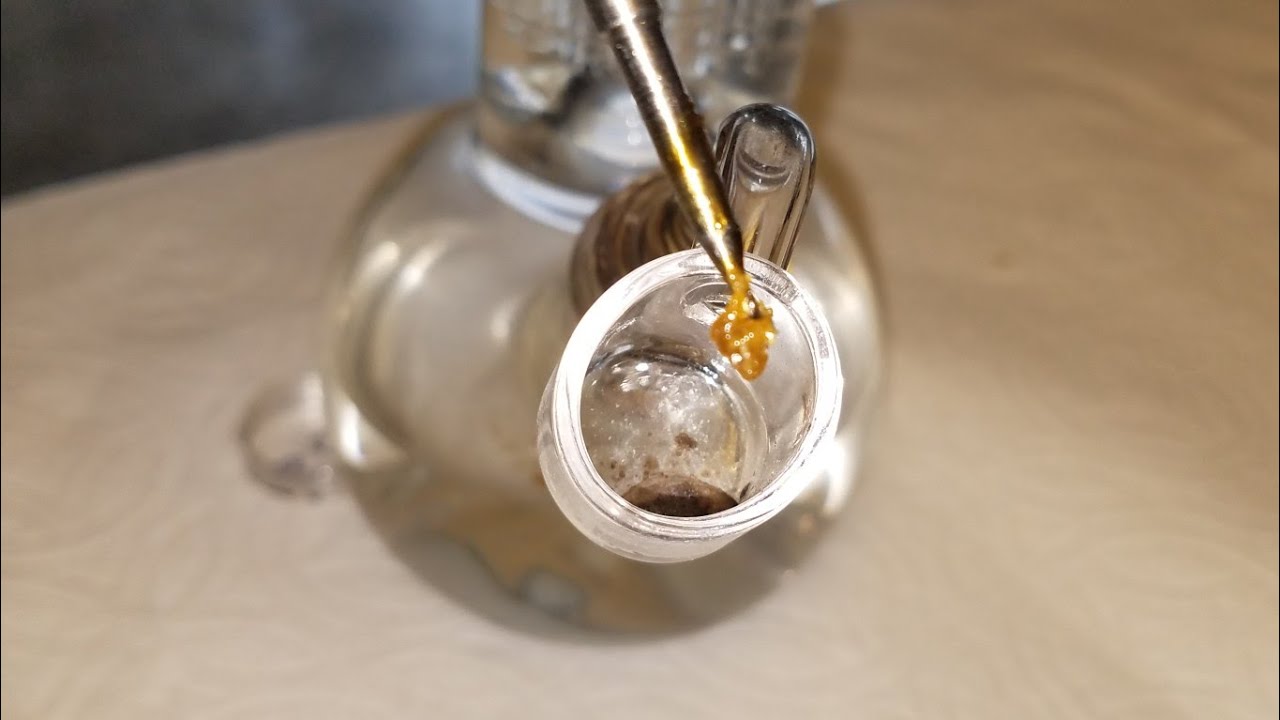 A CLOSE UP OF A GREEN CRACK DAB !!!!!