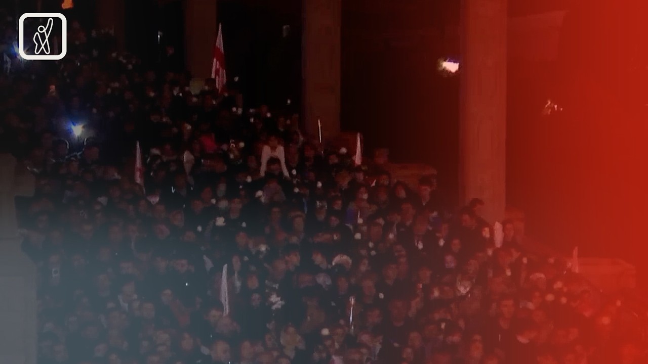 სამების საკათედრო ტაძრისკენ პატრიარქის ნათლულების მსვლელობა მიმდინარეობს