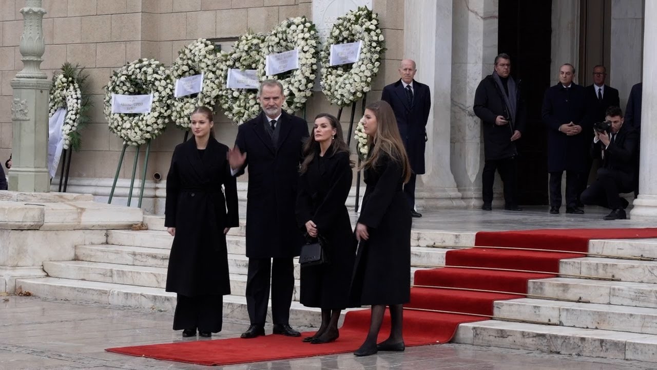 Ο βασιλιάς της Ισπανίας και η Άννα Μαρία προσέρχονται στην εξόδιο ακολουθία της πριγκίπισσας Ειρήνης