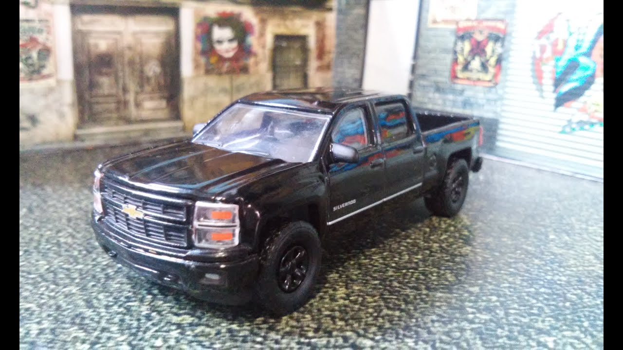Review Black Bandit Chevy Silverado | Green Light