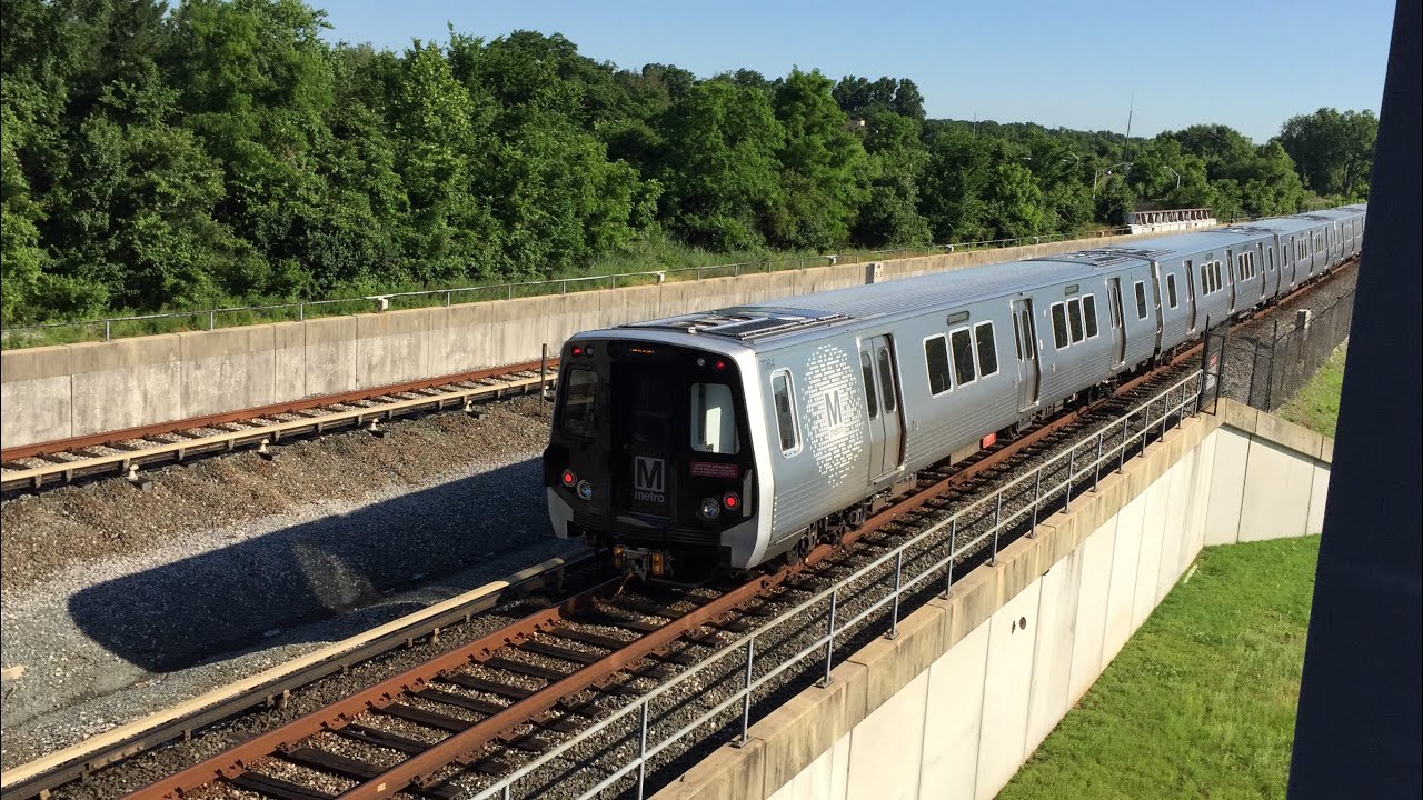 Washington Metrorail HD 60fps: Kawasaki 7000 Series Green & Yellow Line Trains @ College Park