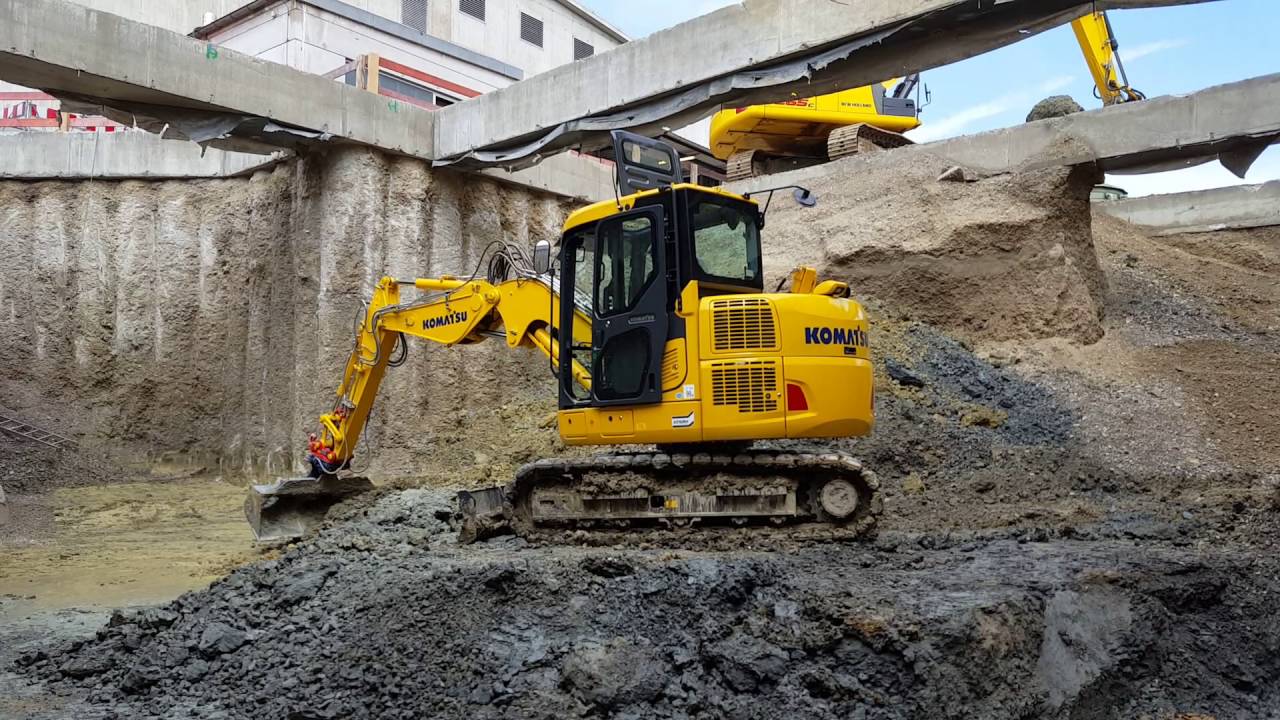 Komatsu PC 88 MR 10 der Fa. Hammerl bei der Arbeit