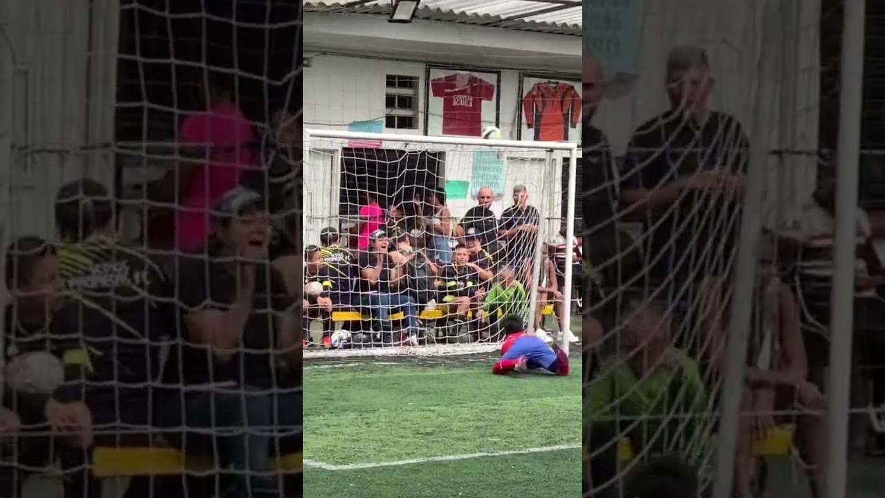 ATAJAD&Oacute;N DE THIAGO 🧤#viralvideo #viralshorts #porteros #atajadas #porteros #football #goalkeeper