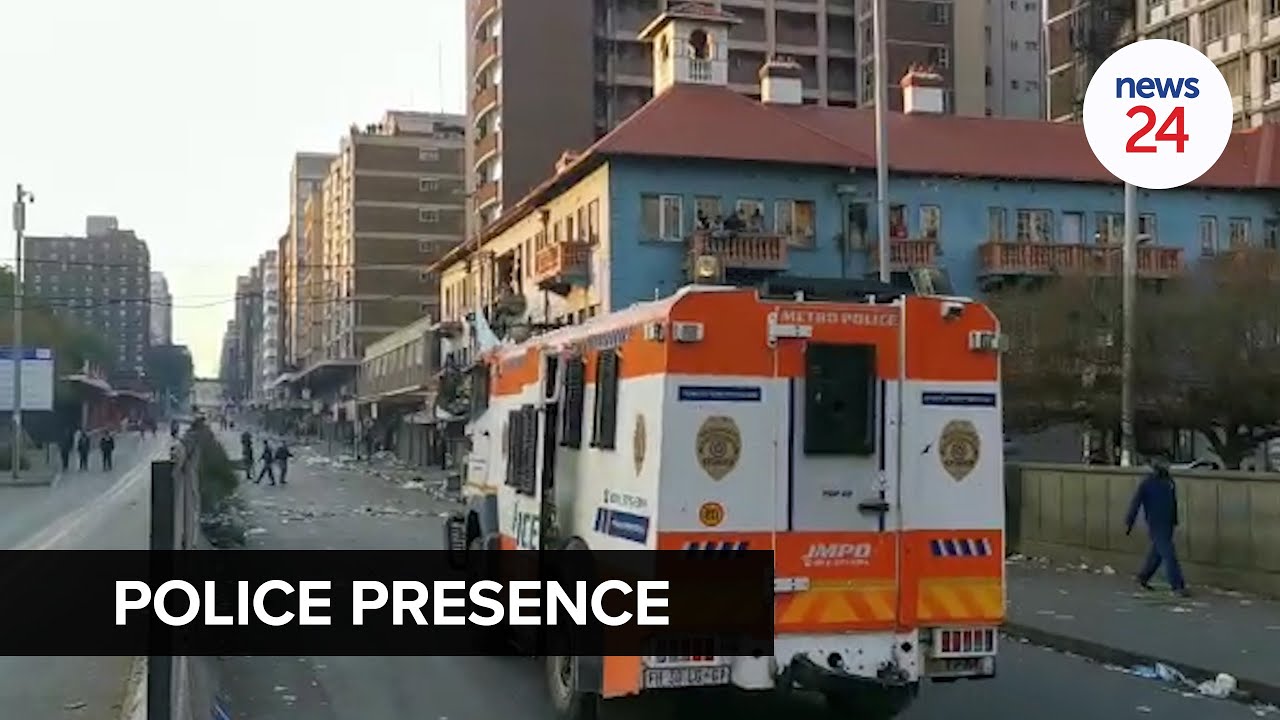 WATCH | Large police and JMPD contingent spotted in Joburg CBD as #ZumaUnrest continues unabated