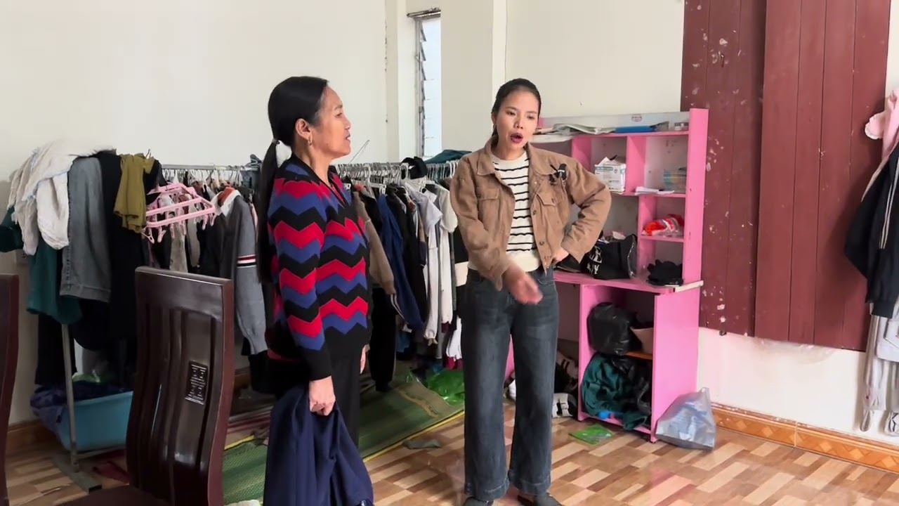 Nham túc quá.vat hết quần áo đuổi  toàn ra ngoài 