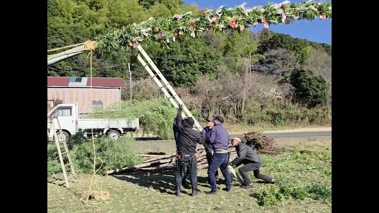 2026/01/06 どんど焼きの賽塔組み上げ（川崎市麻生区黒川 上地区）