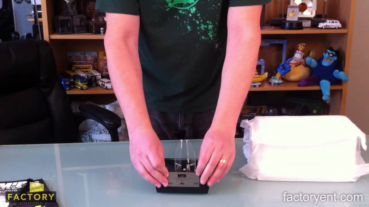 Factory Entertainment - Men In Black Neuralyzer Prop Replica Unboxing
