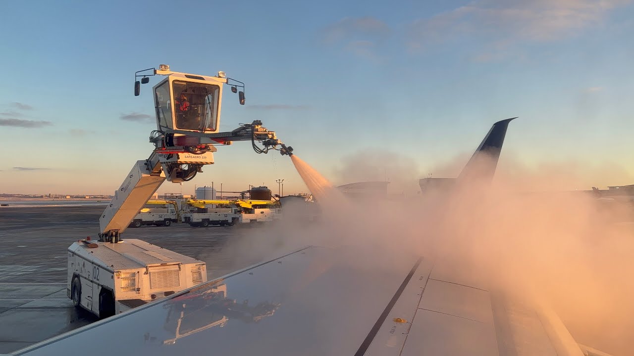Airplane Taxi and Deicing at DTW AIRPORT | DELTA BOEING 737-900 ER