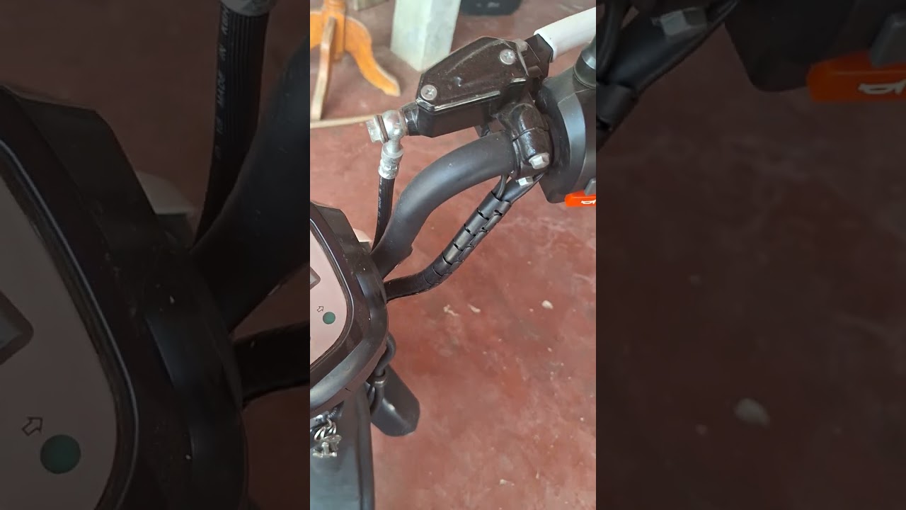 Paseando en mi motocicleta eléctrica.