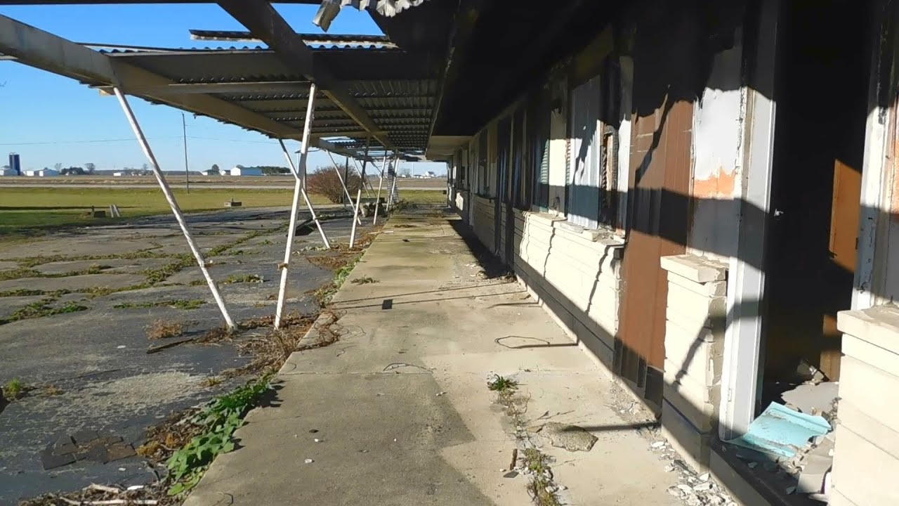 Wolf's Motor Court (Abandoned Motel) Elwood, Indiana