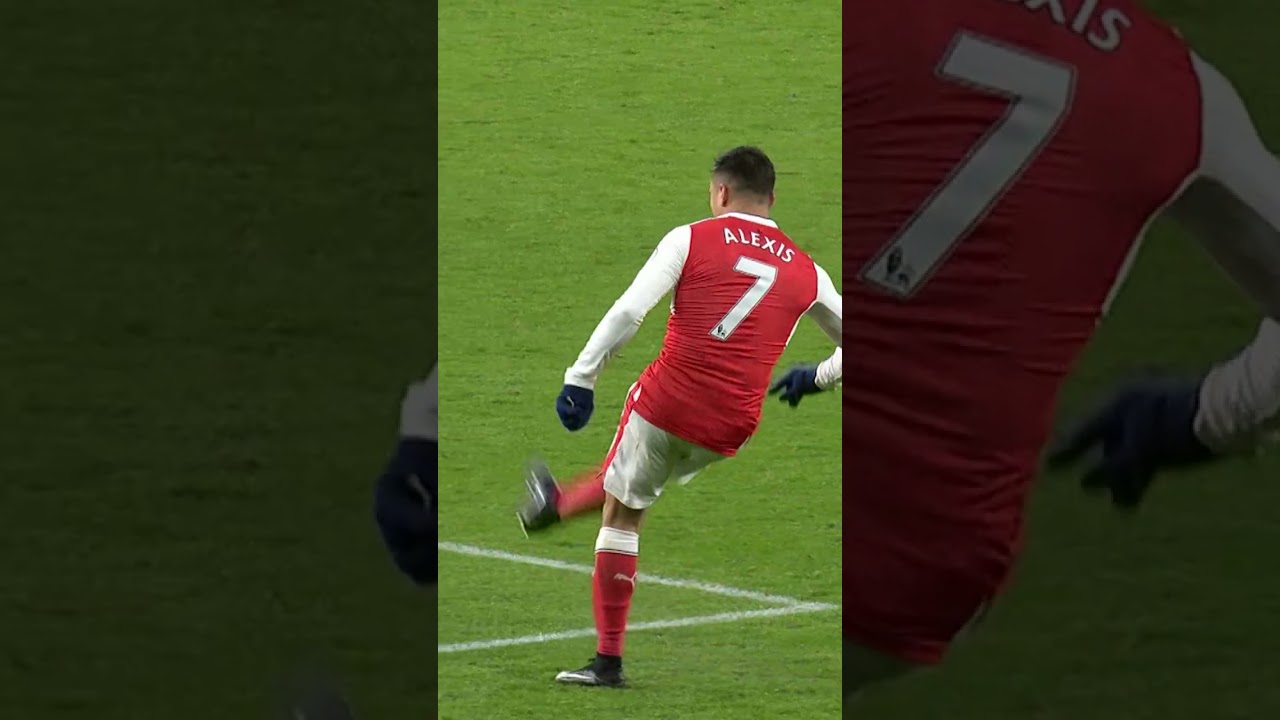 Olivier Giroud scores an unbelievable scorpion kick against Crystal Palace