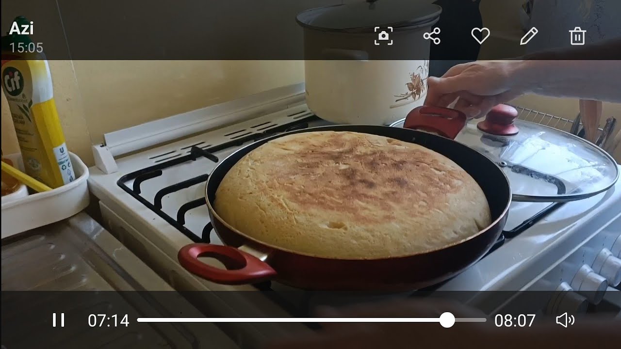 O pită mare și gustoasă pt o scrumbie mică. Gata cu scrumbia. 😛