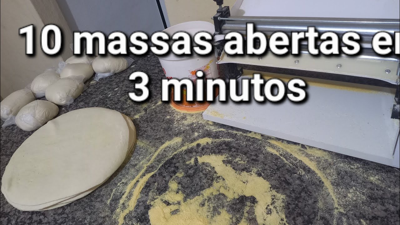 Abrindo Massa De Pizza No Cilindro