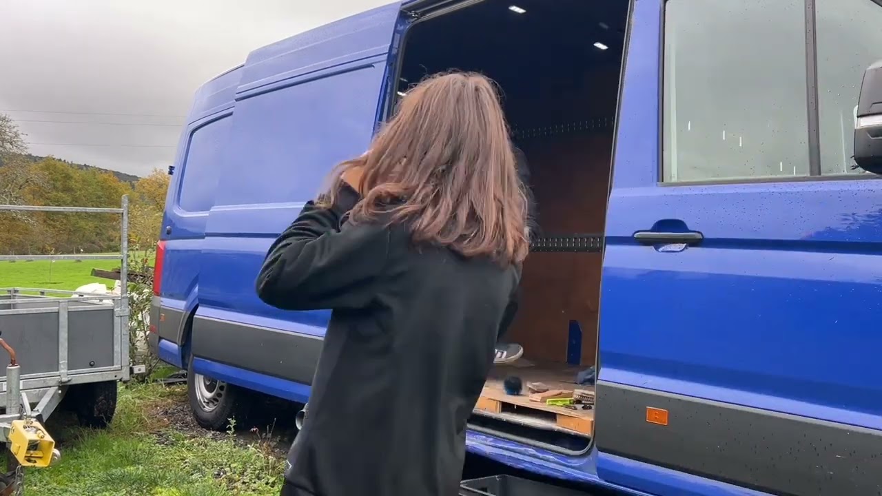 Petit nettoyage sous la porte!
