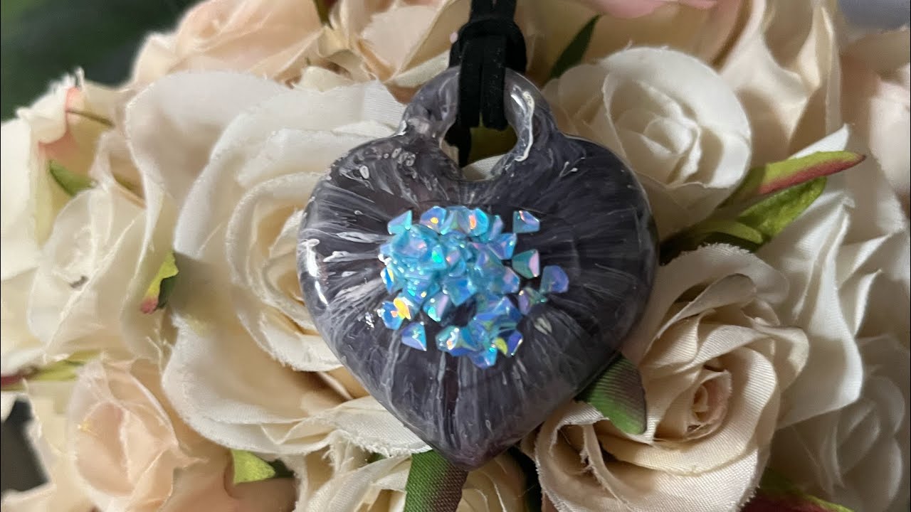 Resin Heart Pendants DIY- Resin Heart Pendant Tutorial
