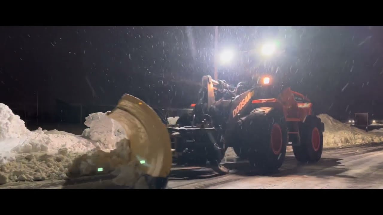 Hydraulic Wing Plow @ArcticSnowProducts Compilation