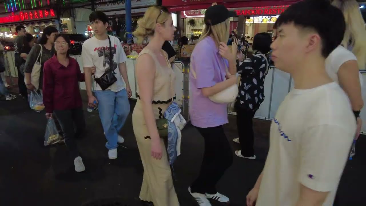 Chinatown in Bangkok, Thailand #nightlife 