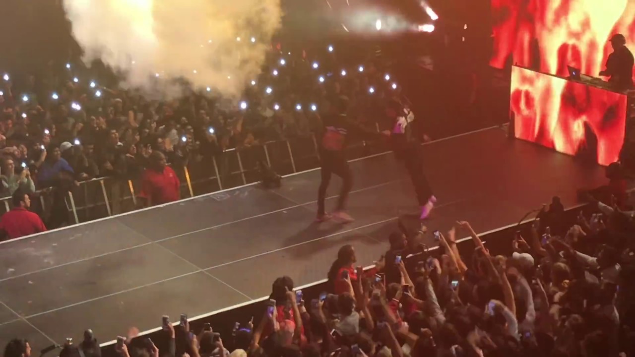 TRAVIS SCOTT TELLS FAN TO RAGE OR GO HOME !!!!