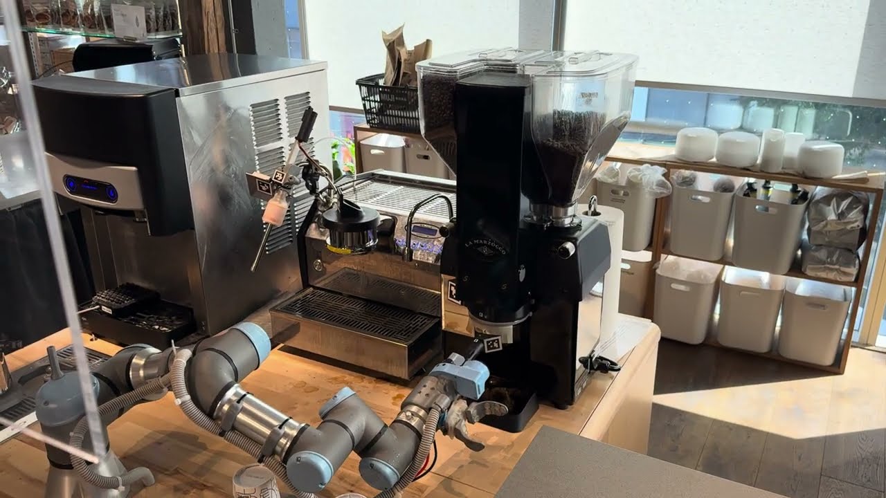 Jarvis, The Artly Barista Robot @ MUJI Atrium Toronto, Makes Me A Cappuccino