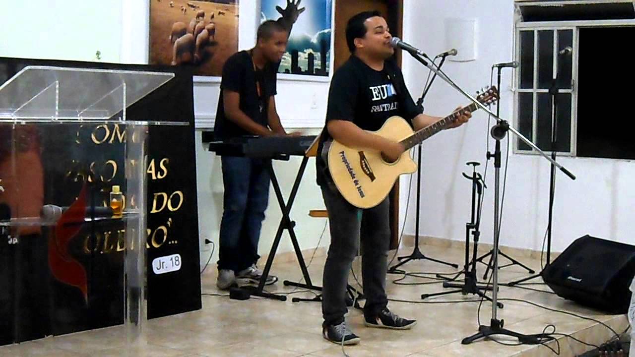Pastor Leandro Almeida Ministrando na I.M.F. Barra II