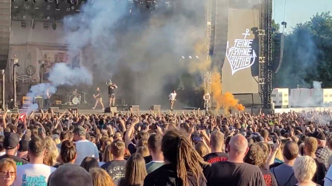 Feine Sahne Fischfilet Live Intro + Kiddies im Block
