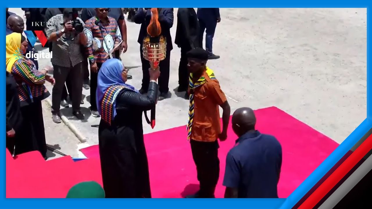 RAIS SAMIA AKIKABIDHIWA RASMI MWENGE WA UHURU UKIWA UNAWAKA BAADA YA KUKIMBIZWA MIKOA YOTE 2024