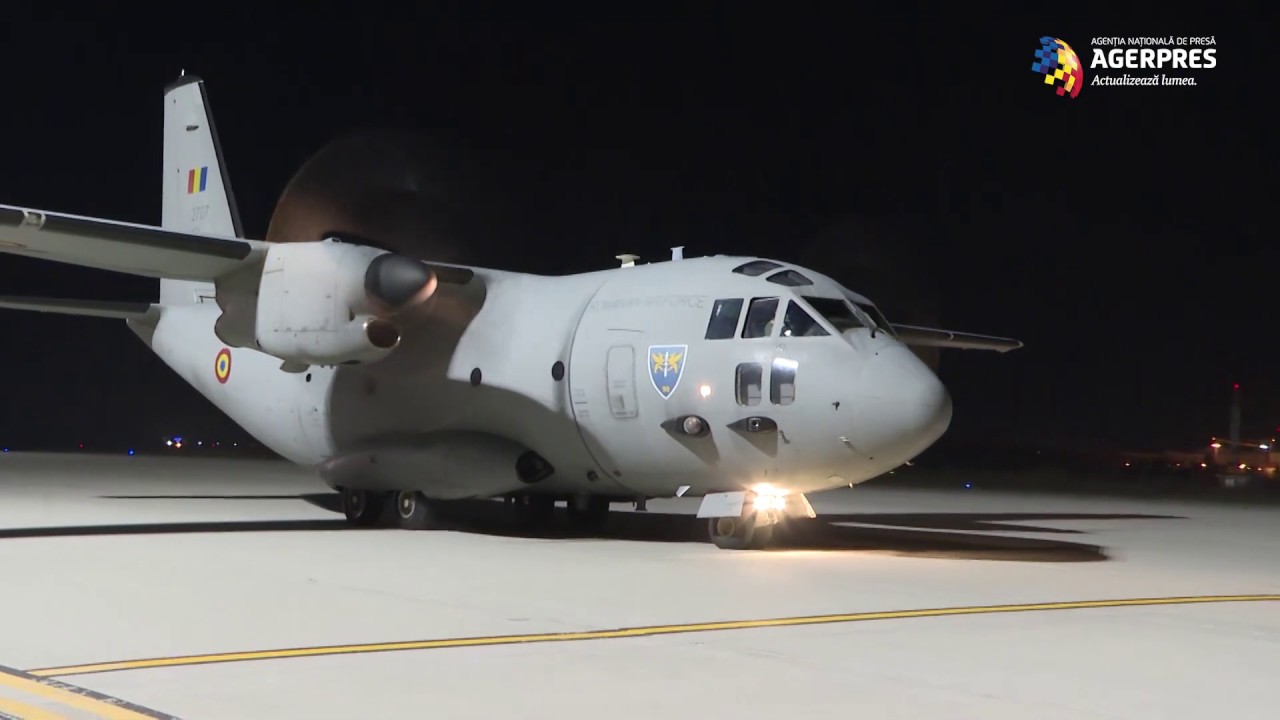 MApN: 100.000 de măşti de protecţie, aduse din Turcia de o aeronavă a Forţelor Aeriene Române