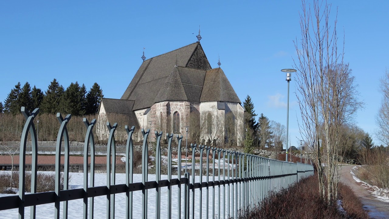 Nousiaisten kirkon ymp&auml;rist&ouml;ss&auml; (28.02.2021)