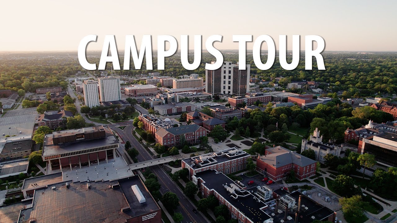 An exclusive tour of campus from an Admissions Tour Guide | Illinois State University