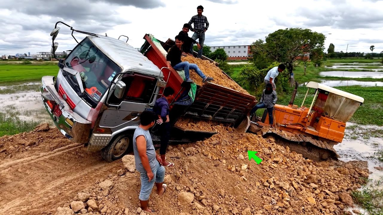 Incredible Landfill! Dump Truck 5ton Driver Back Uploading Overturned, Rescue Bulldozer D31A Komats…