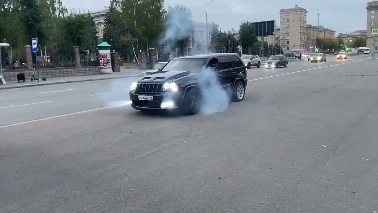 JEEP GRAND CHEROKEE SRT8 WK1 BURNOUT