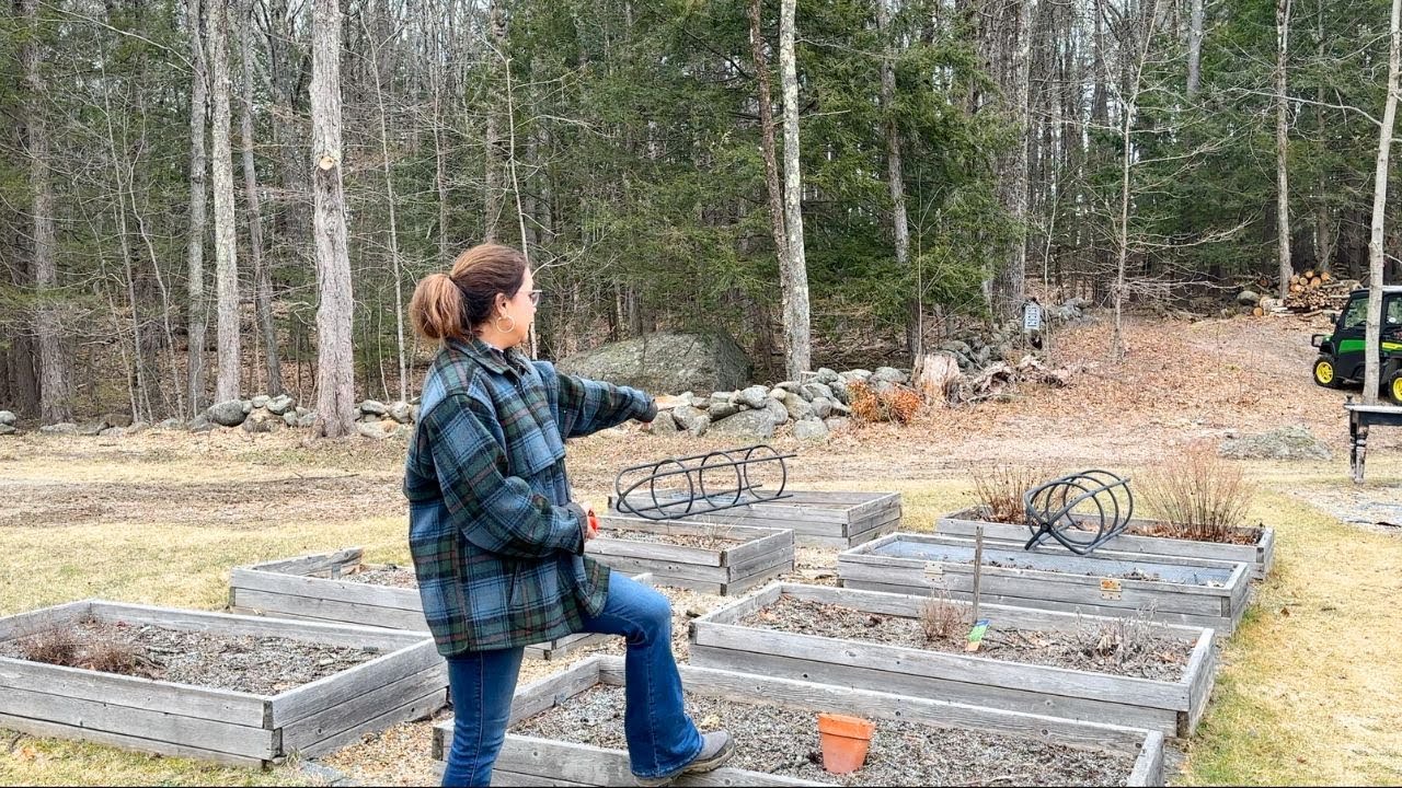 Prepping for new raised garden beds | Baking | Making cleaning spray