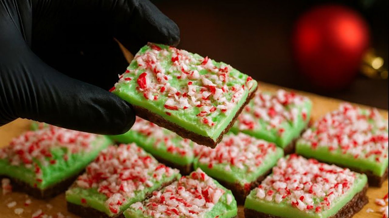 No Bake Peppermint Cheesecake Bars | Easy Christmas Dessert