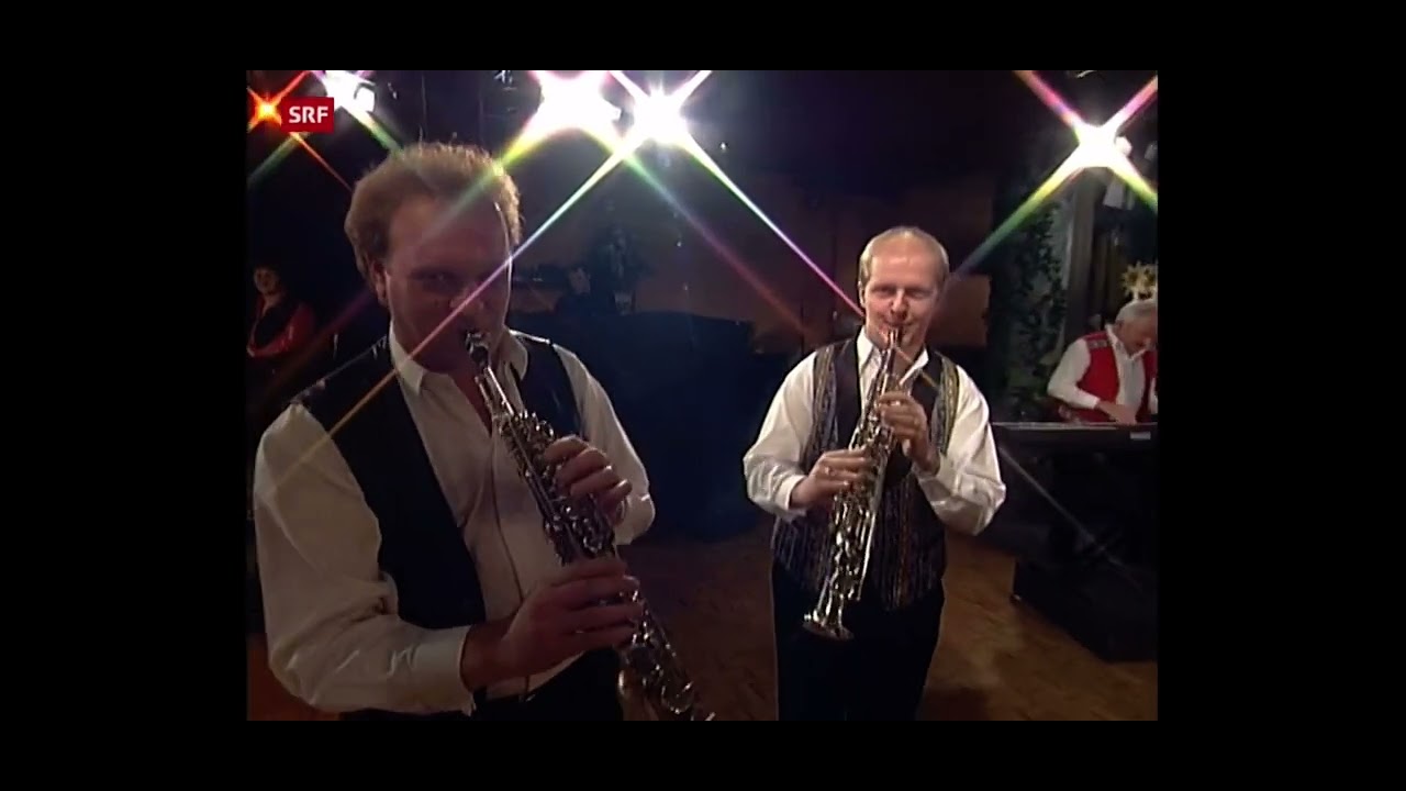 Carlo Brunner spielt mit R&ouml;bi Odermatt