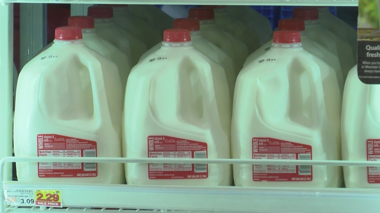 Grocery store chain makes big donation to local food bank