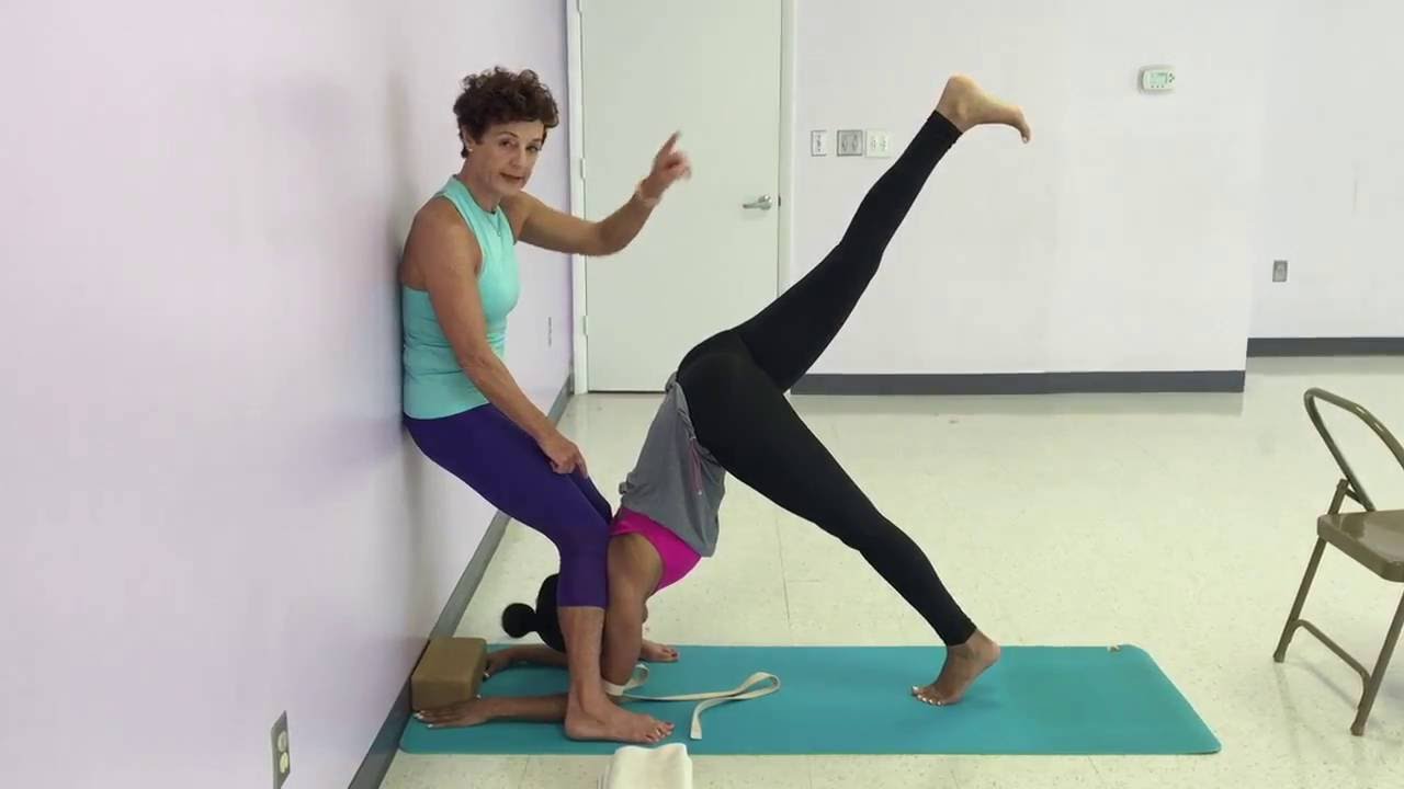 Shoulder Strengthening - Pincha Mayurasana Preparation