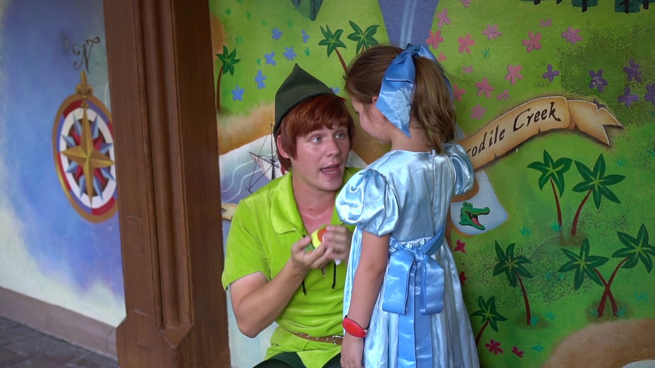 Daisy dressed as Wendy surprises Peter Pan with a Tsum Tsum as a gift.