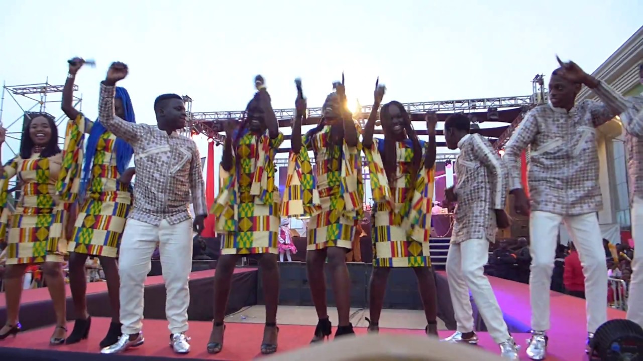 Akon s’éclate avec les ALL STARS de sen petit galle ( petit bal 2017)