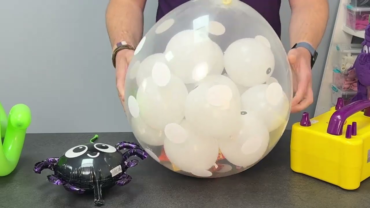 How to make Balloon Halloween surprise 🕷 | Halloween Balloon Decoration