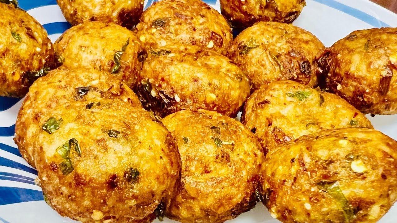 (  S  N  A  C  K)CRISPY  RICE BALLS